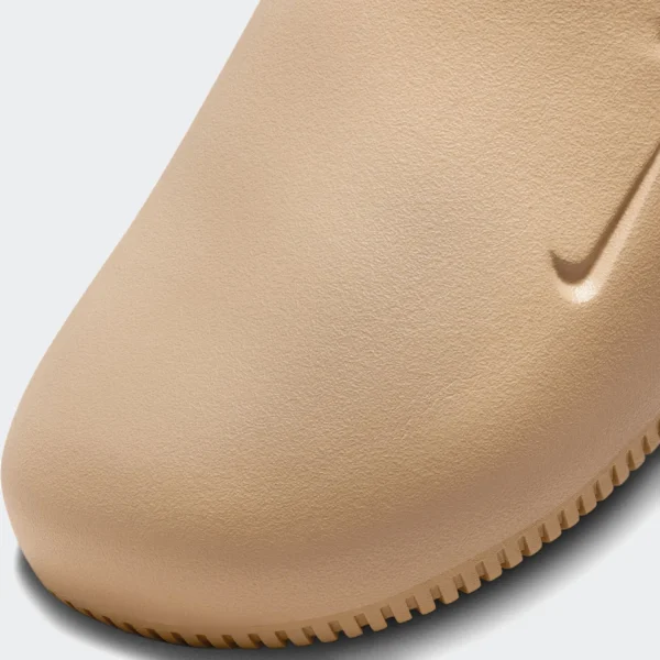AURORA_FD5131-200_PHSYD001-2000.webp Nike Calm Mule (Brown)