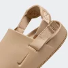 AURORA_FD5131-200_PHSYD002-2000.webp Nike Calm Mule (Brown)